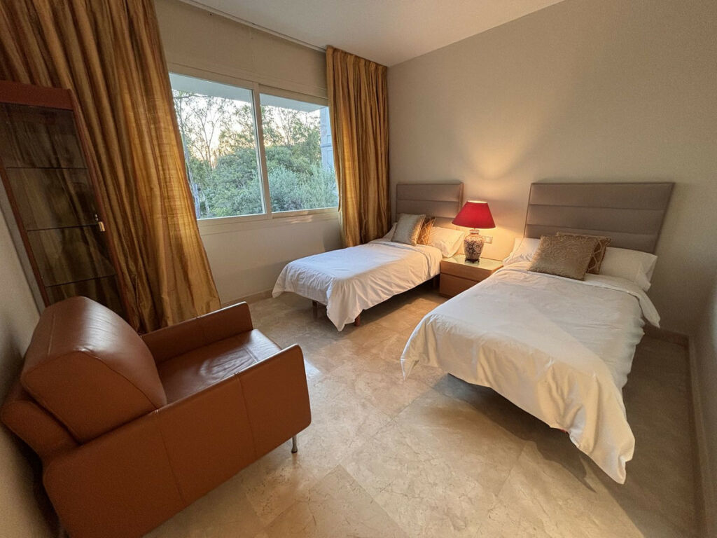 Middle Floor Apartment The Golden Mile Málaga - image 12
