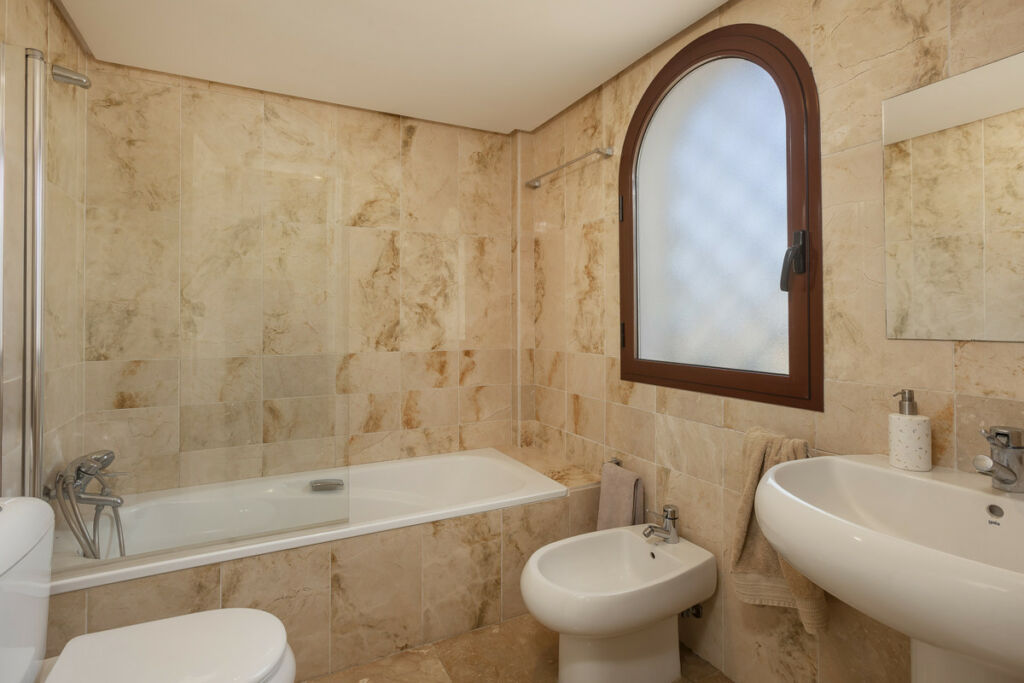 Ground Floor Apartment The Golden Mile Málaga - image 12