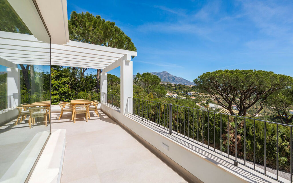 Detached Villa El Madroñal Málaga - image 12