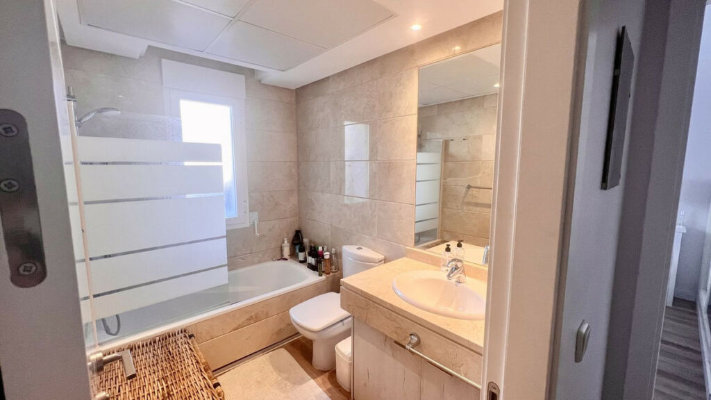 Penthouse Nueva Andalucía Málaga - image 12