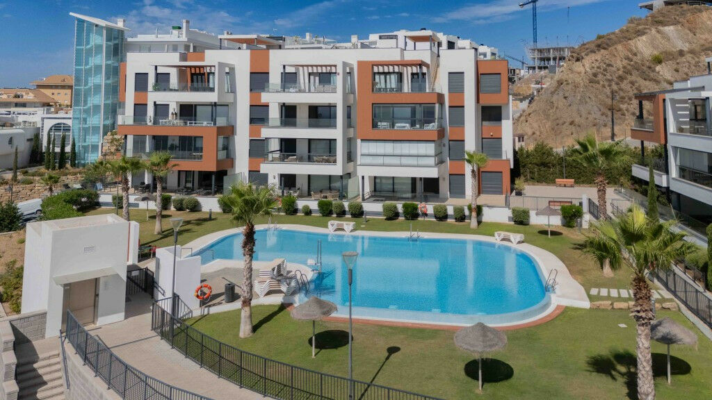 Middle Floor Apartment Fuengirola Málaga - image 12