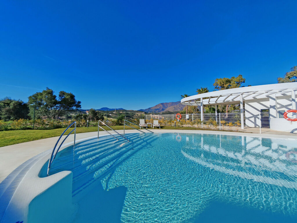 Middle Floor Apartment Estepona Málaga - image 12