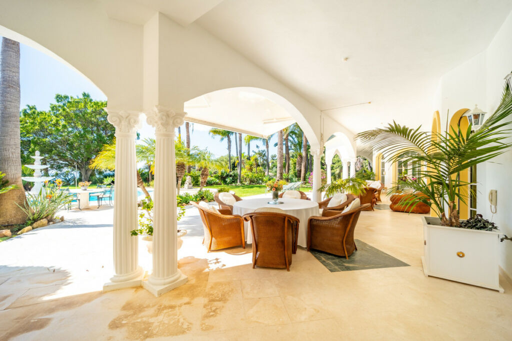 Detached Villa The Golden Mile Málaga - image 12
