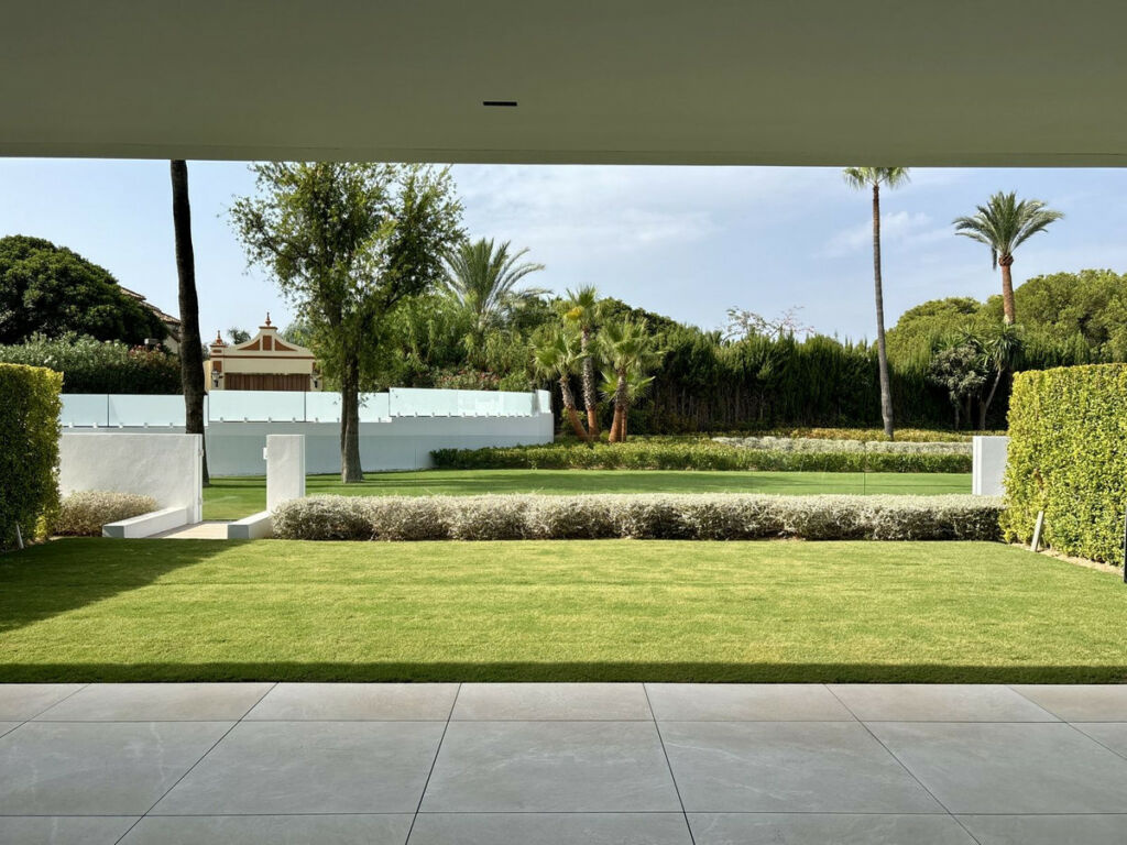 Semi-Detached House Nueva Andalucía Málaga - image 12
