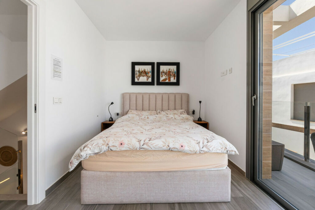 Detached Villa Villamartin Alicante - image 12