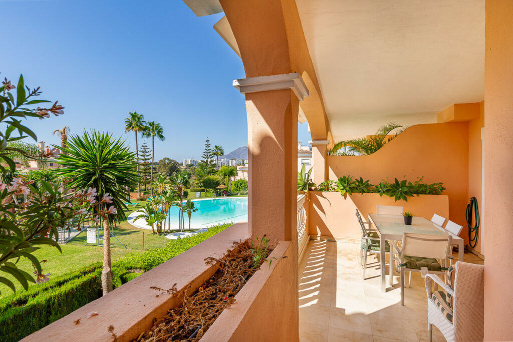 Middle Floor Apartment Estepona Málaga - image 13