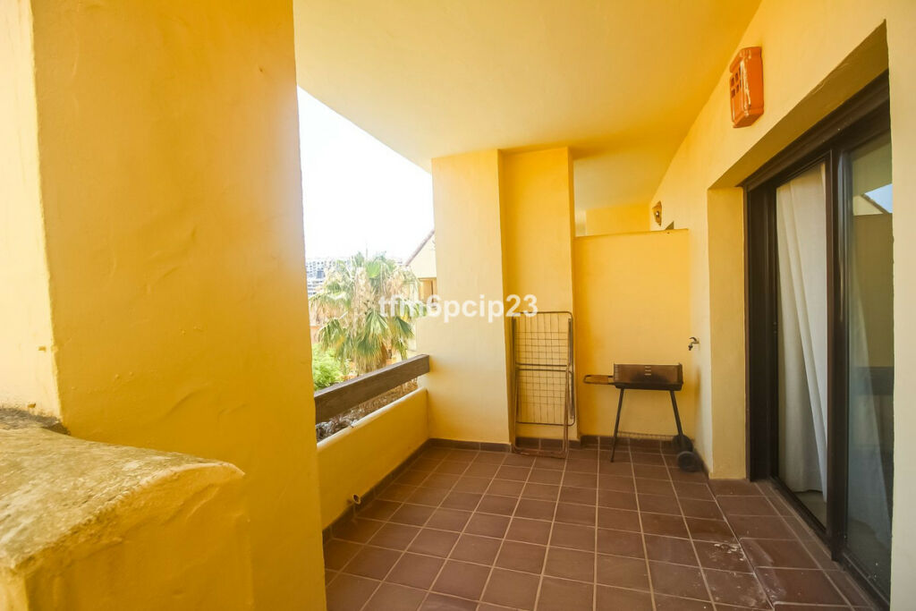 Middle Floor Apartment La Duquesa Málaga - image 13