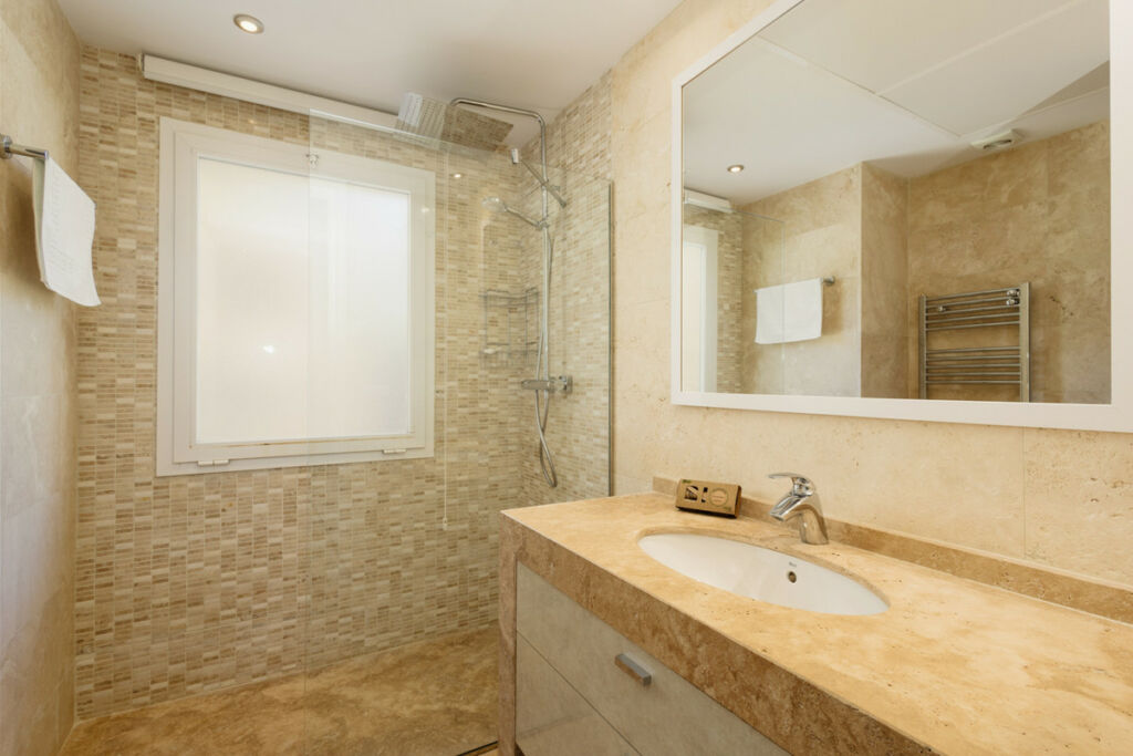 Middle Floor Apartment Elviria Málaga - image 13