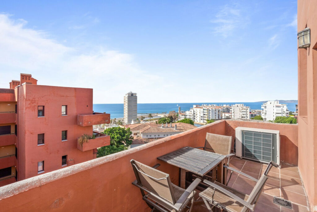 Top Floor Apartment Estepona Málaga - image 13