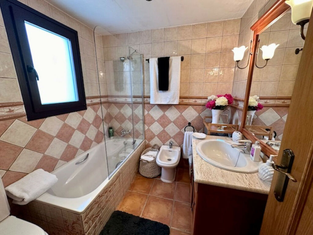 Top Floor Apartment Estepona Málaga - image 13
