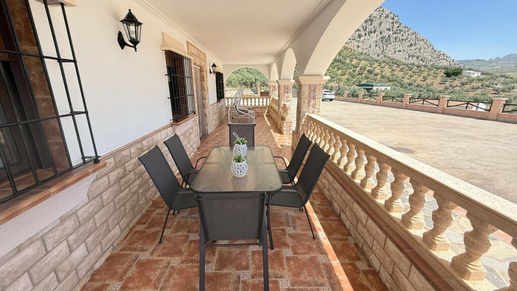 Detached Villa Valle de Abdalajis Málaga - image 12