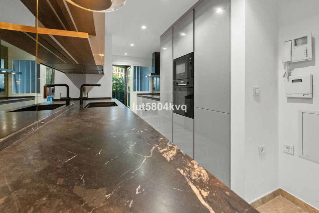 Ground Floor Apartment The Golden Mile Málaga - image 13