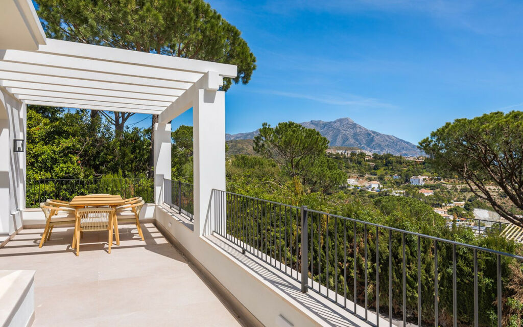Detached Villa El Madroñal Málaga - image 13