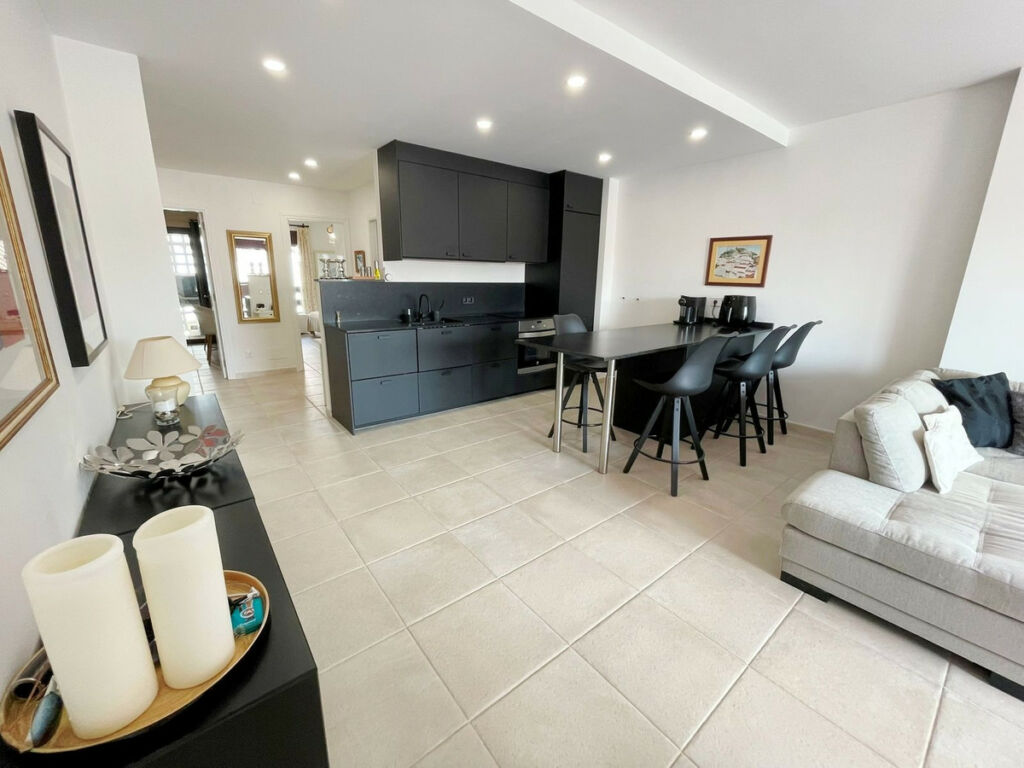 Middle Floor Apartment Nueva Andalucía Málaga - image 13