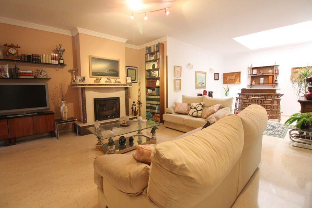 Detached Villa Nueva Andalucía Málaga - image 16