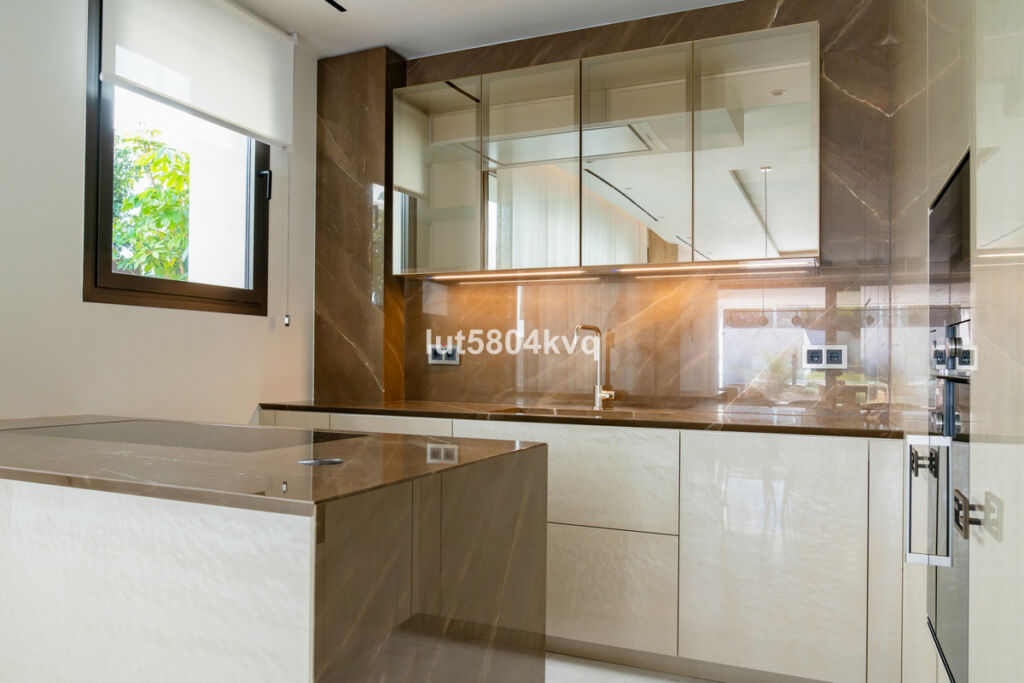 Ground Floor Apartment The Golden Mile Málaga - image 13
