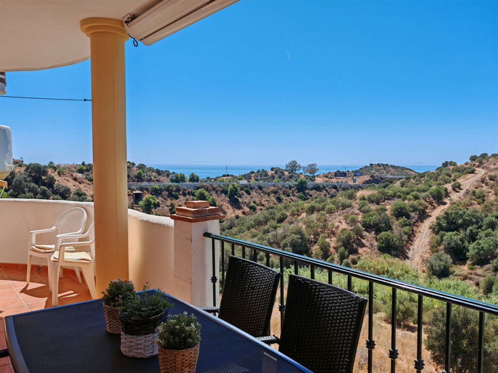 Middle Floor Apartment Calahonda Málaga - image 13