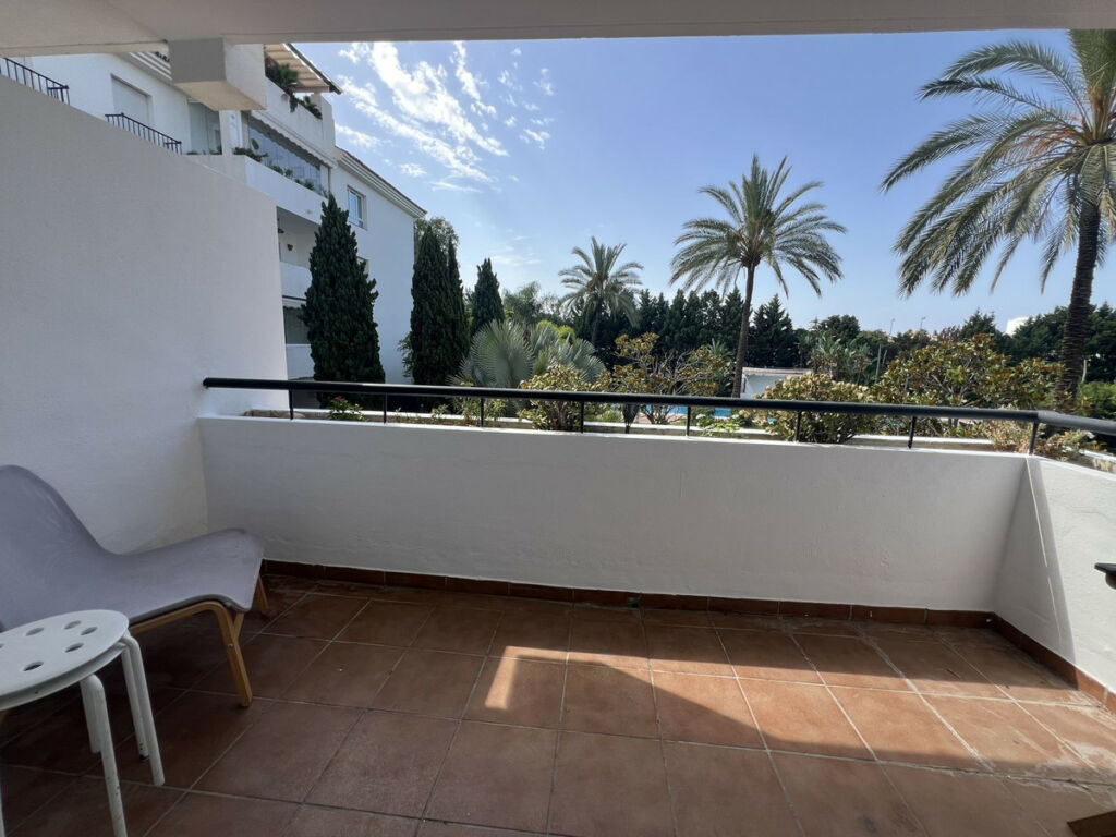 Middle Floor Apartment Nueva Andalucía Málaga - image 13