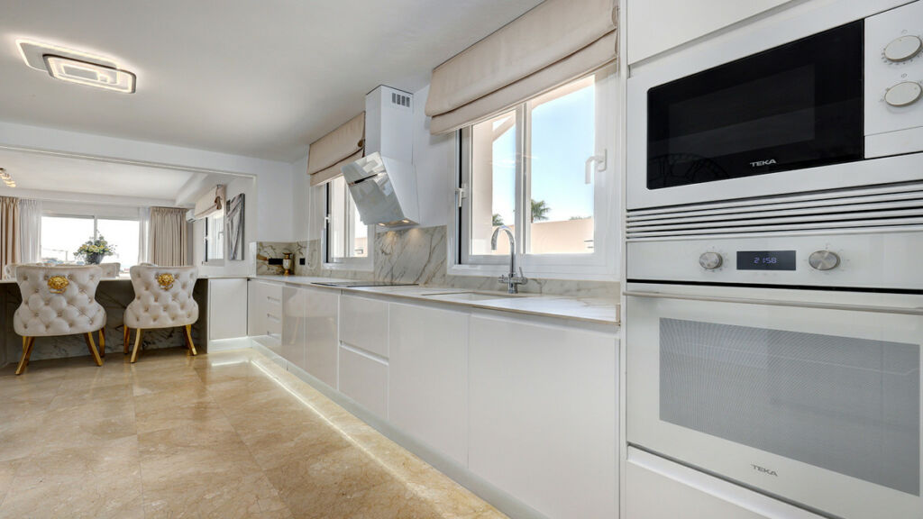 Detached Villa Casares Málaga - image 13