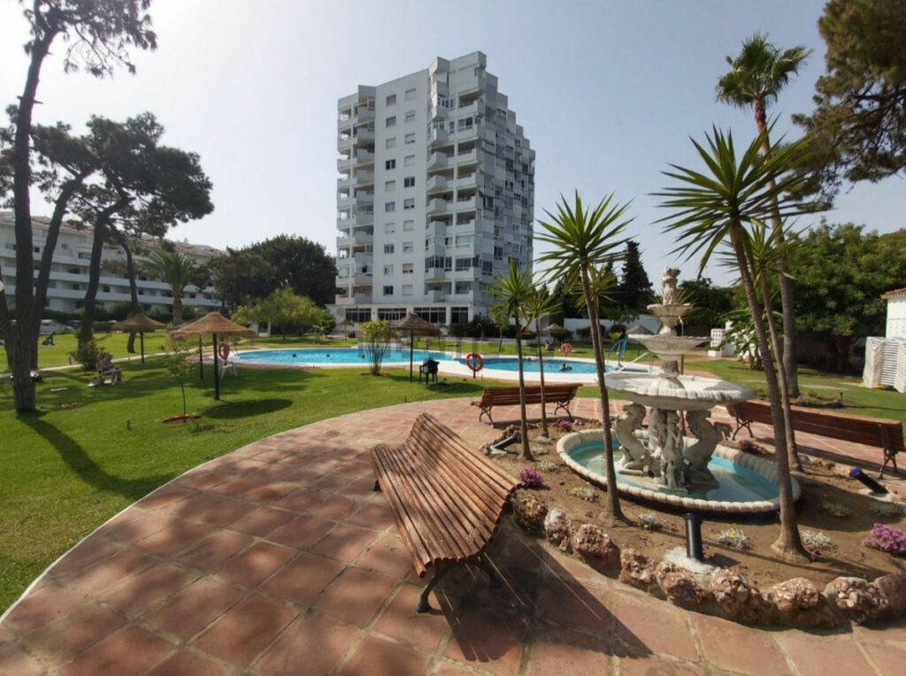 Middle Floor Apartment Calahonda Málaga - image 12