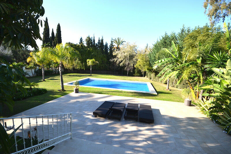Detached Villa Nueva Andalucía Málaga - image 13