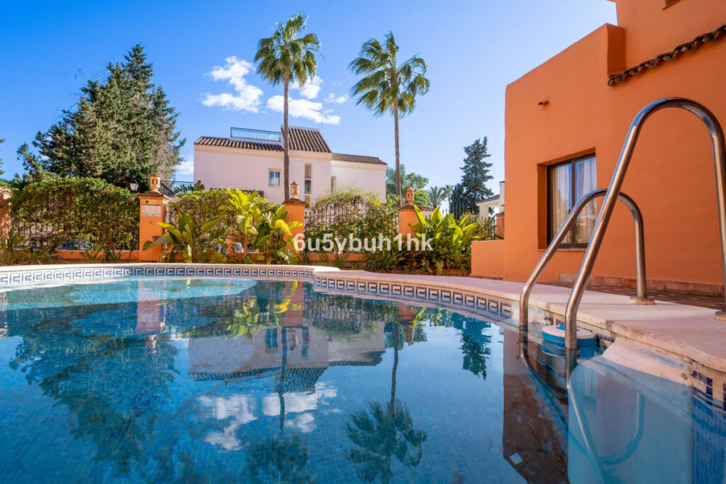 Middle Floor Apartment Estepona Málaga - image 13