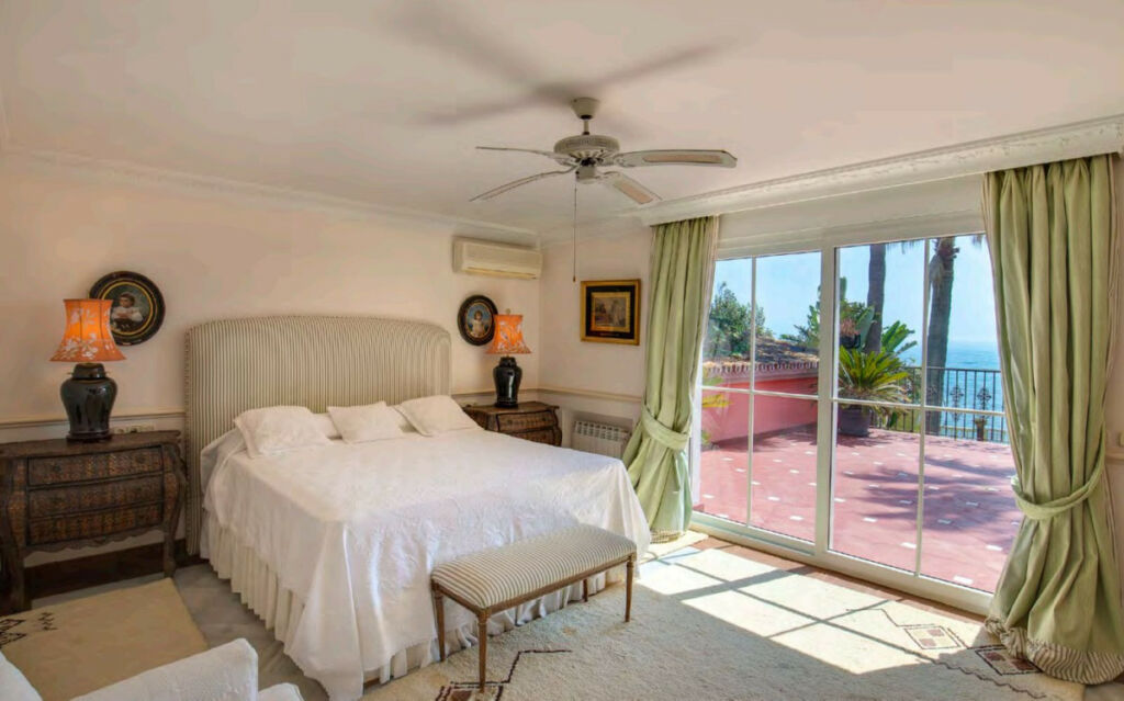 Detached Villa New Golden Mile Málaga - image 13