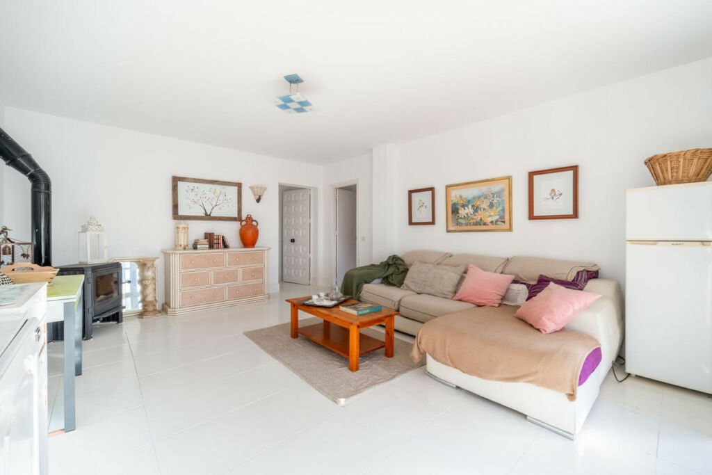 Detached Villa La Viñuela Málaga - image 13