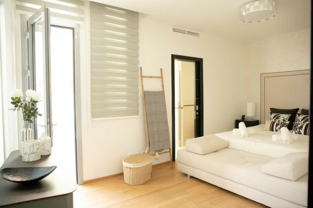 Townhouse Sierra Blanca Málaga - image 13