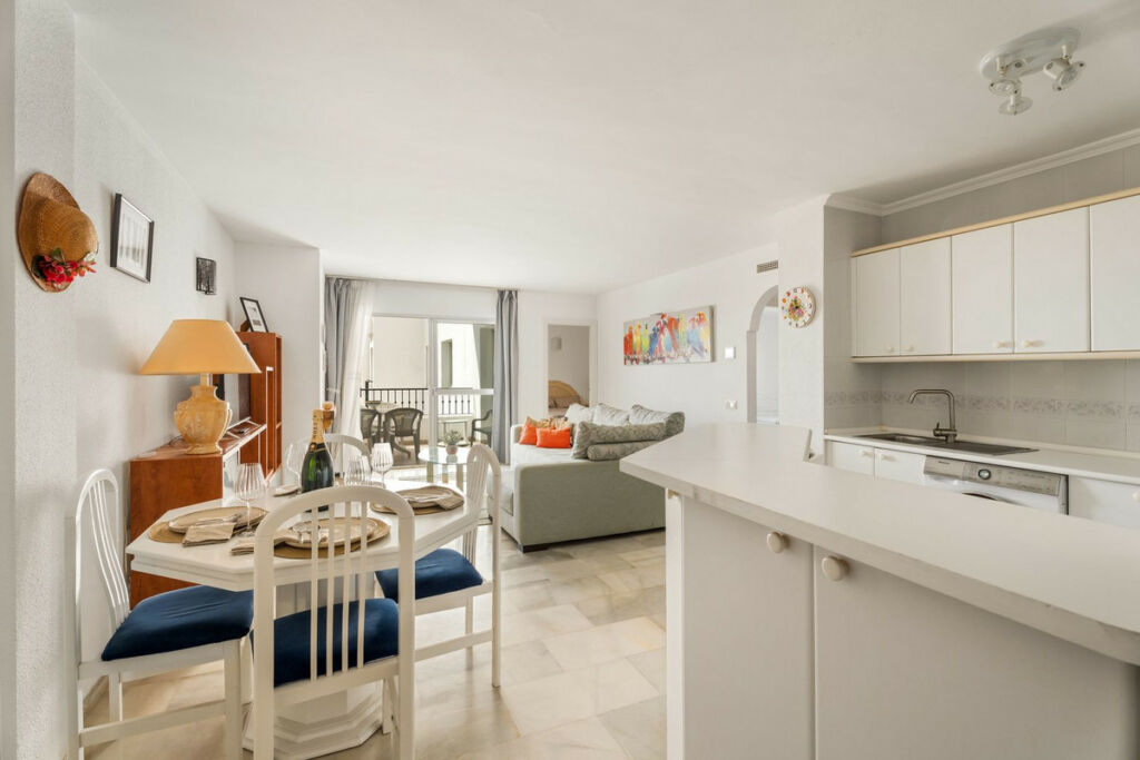 Middle Floor Apartment Riviera del Sol Málaga - image 13