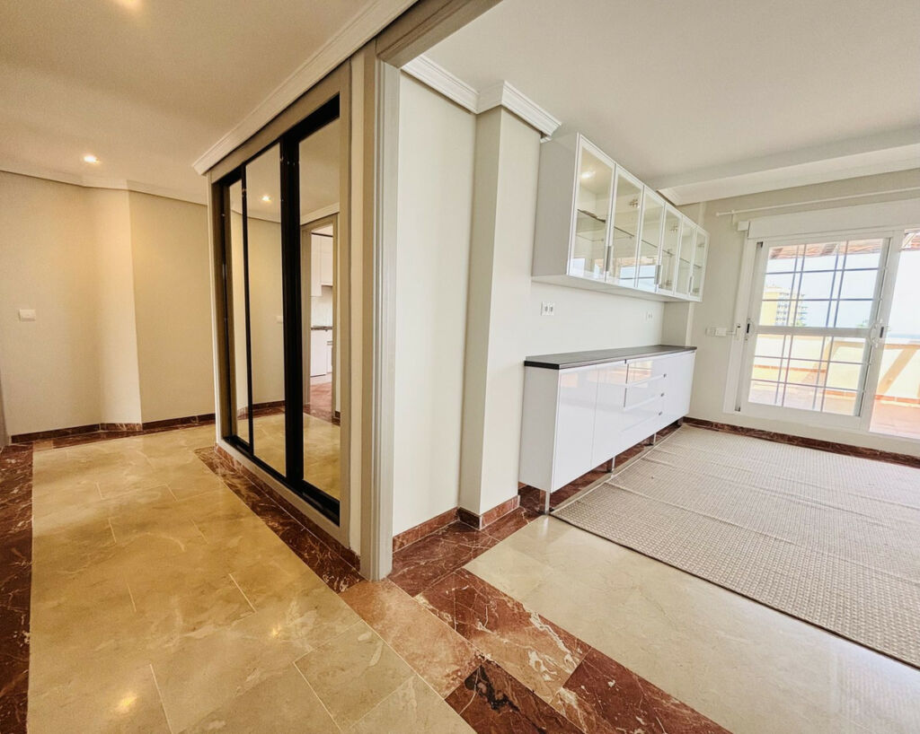 Middle Floor Apartment Benalmadena Málaga - image 13