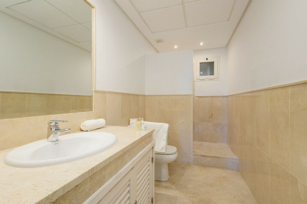 Ground Floor Apartment La Mairena Málaga - image 13