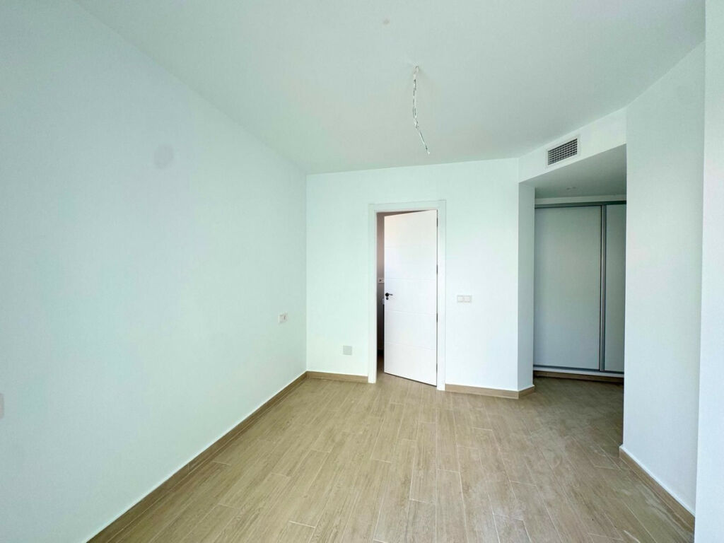 Middle Floor Apartment Fuengirola Málaga - image 13