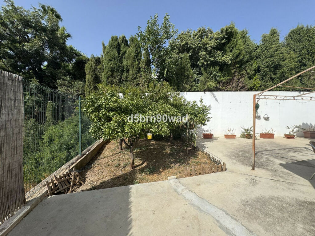 Detached Villa Estepona Málaga - image 10