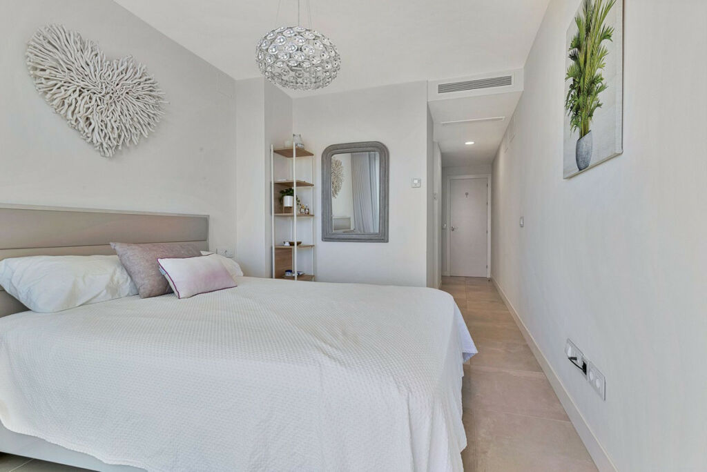Middle Floor Apartment Fuengirola Málaga - image 13