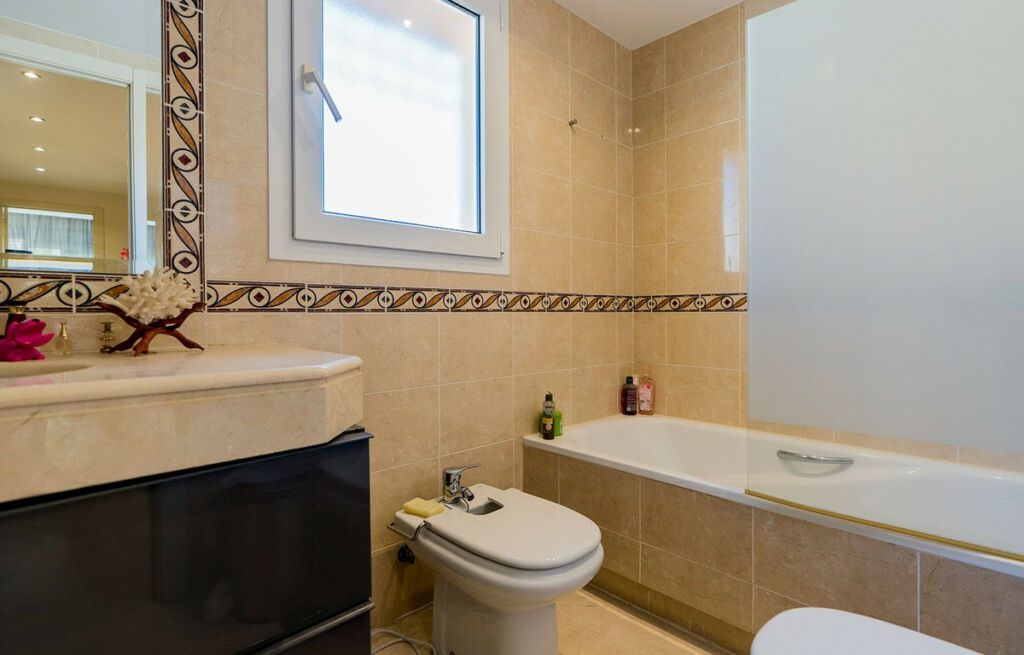 Semi-Detached House Riviera del Sol Málaga - image 13