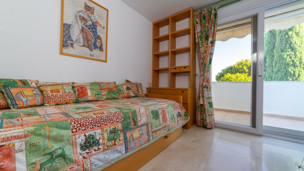 Detached Villa Sierra Blanca Málaga - image 13