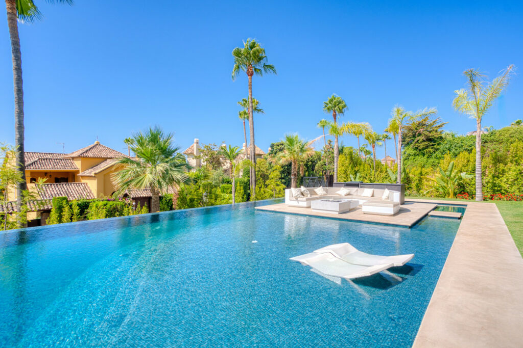 Detached Villa Sierra Blanca Málaga - image 15