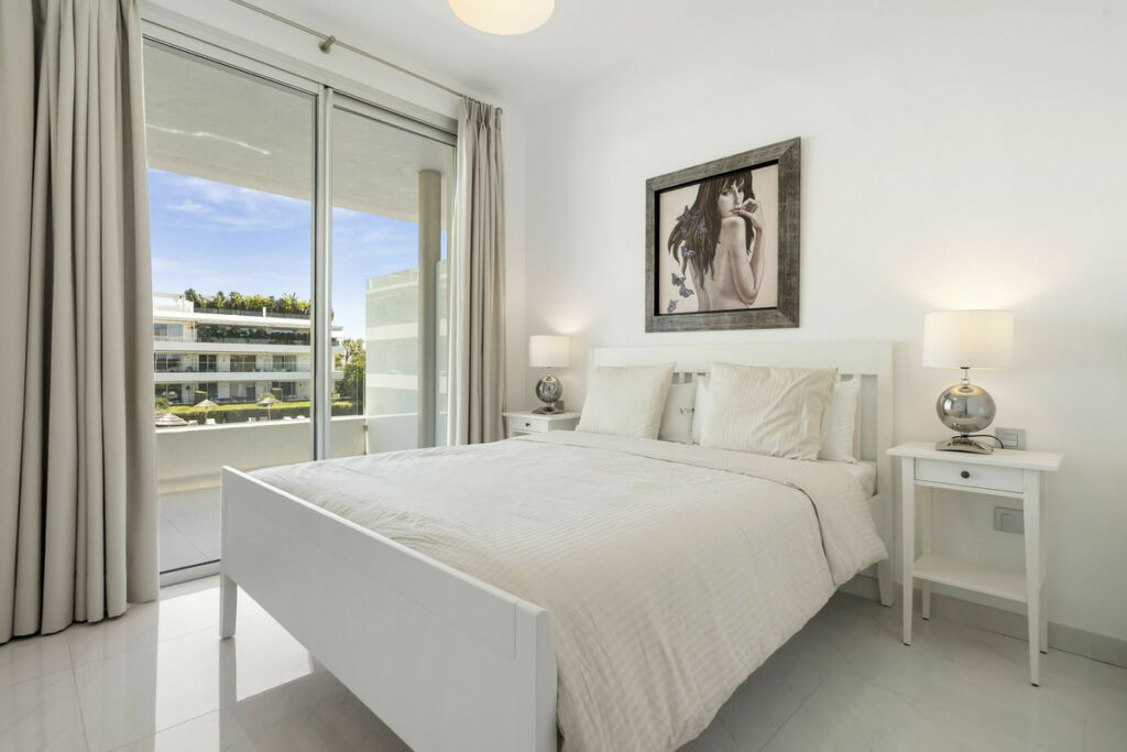 Middle Floor Apartment Estepona Málaga - image 13