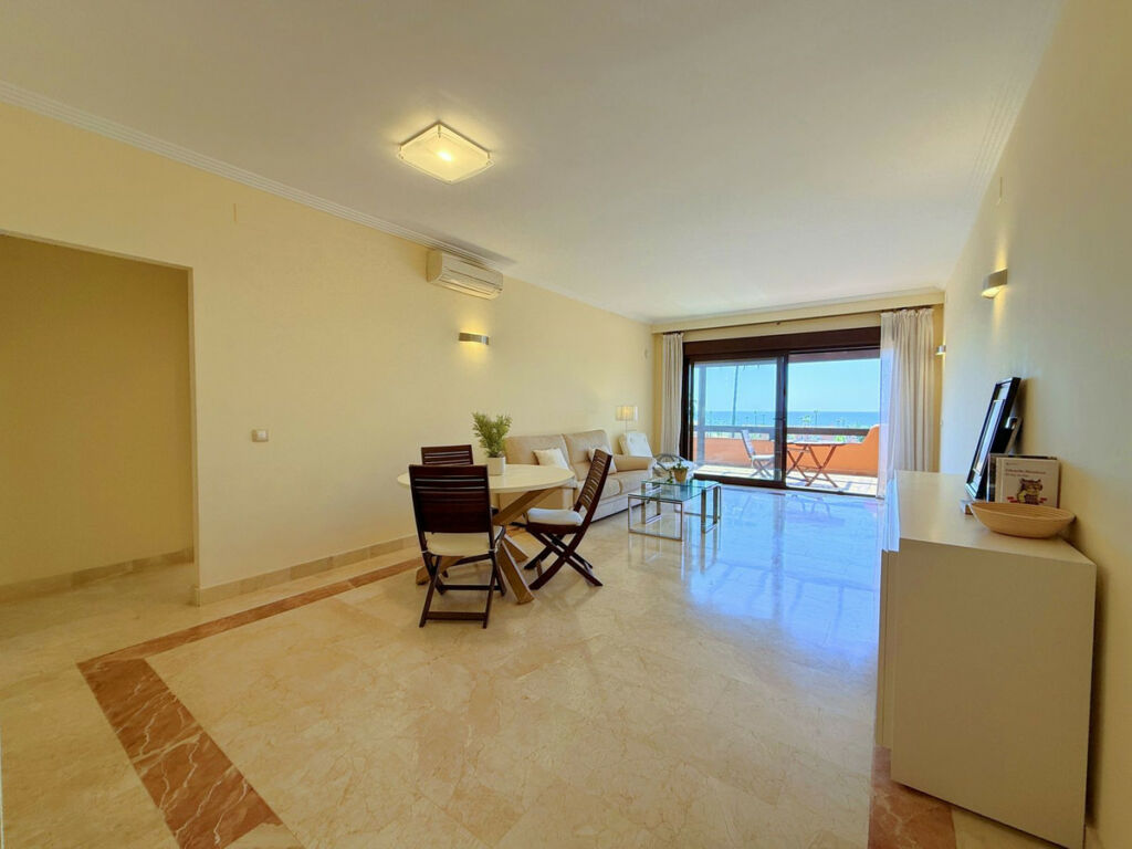 Middle Floor Apartment Estepona Málaga - image 13