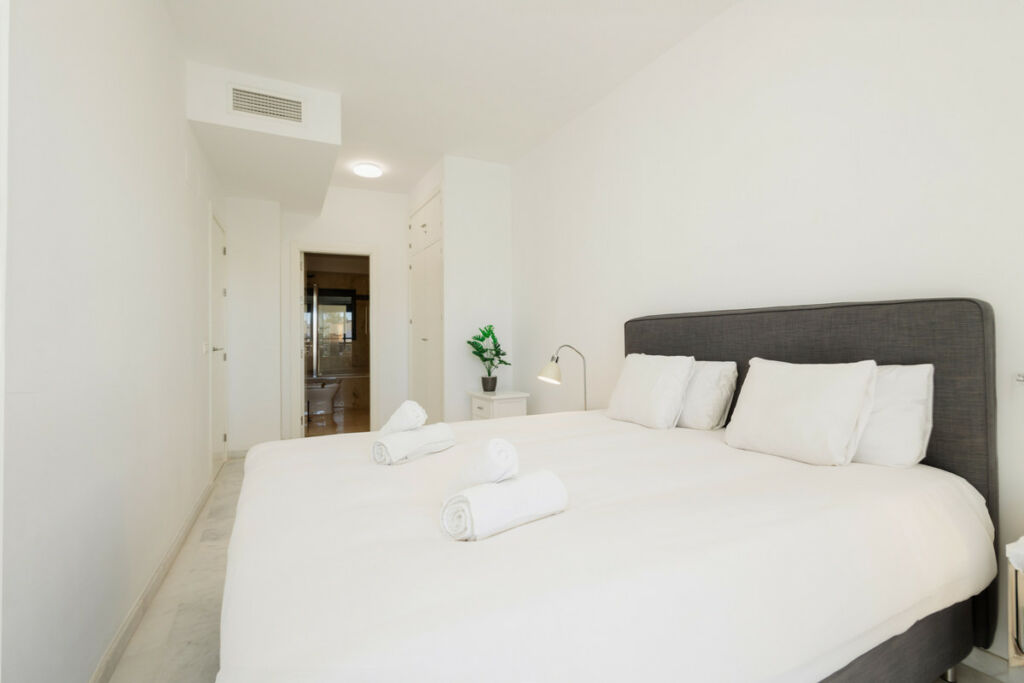 Middle Floor Apartment Estepona Málaga - image 13