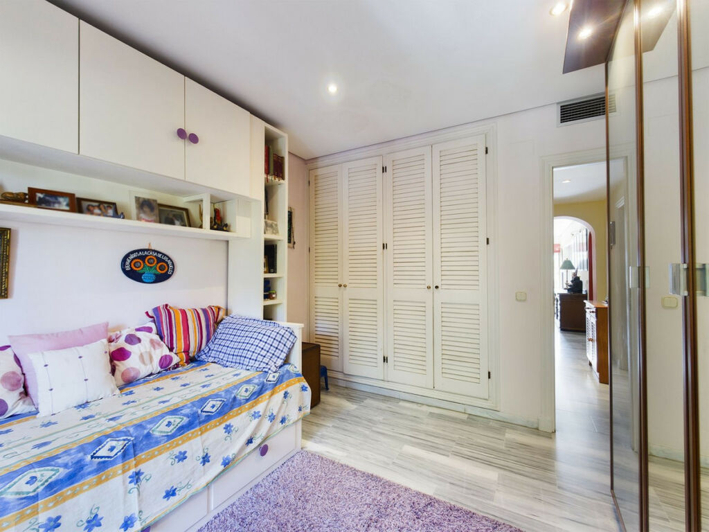 Middle Floor Apartment Elviria Málaga - image 13