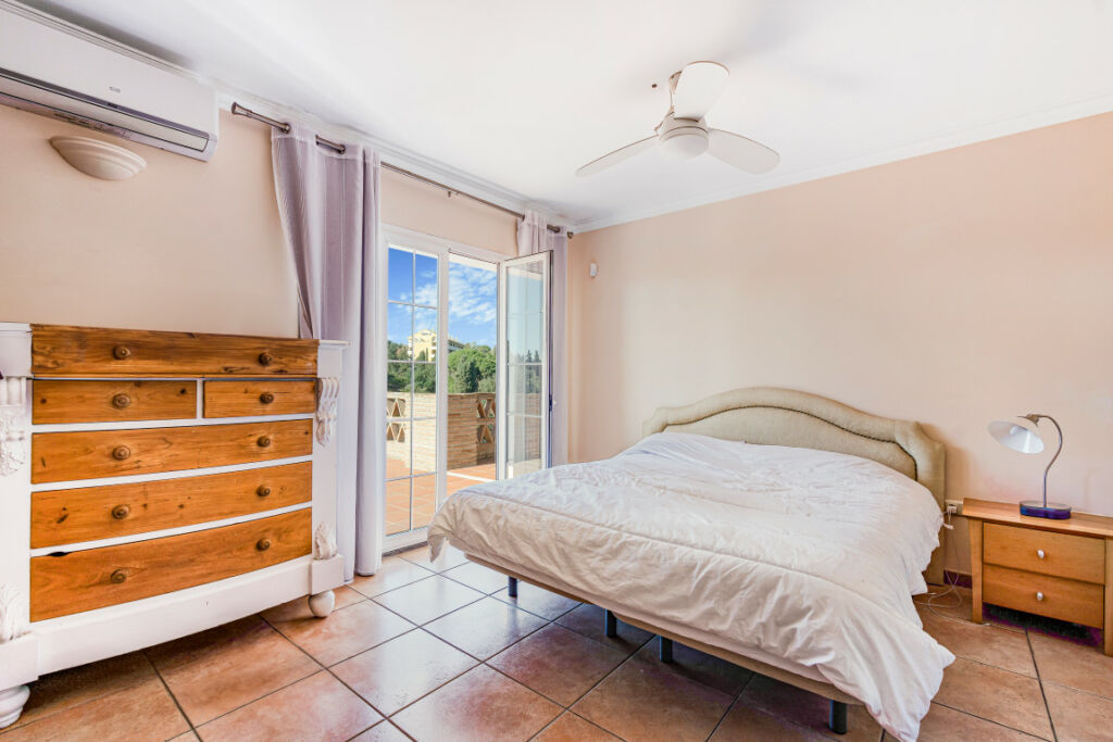 Detached Villa Elviria Málaga - image 13