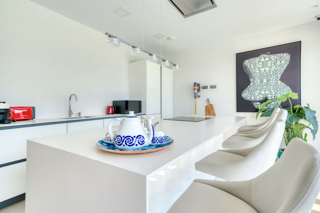 Detached Villa Estepona Málaga - image 13
