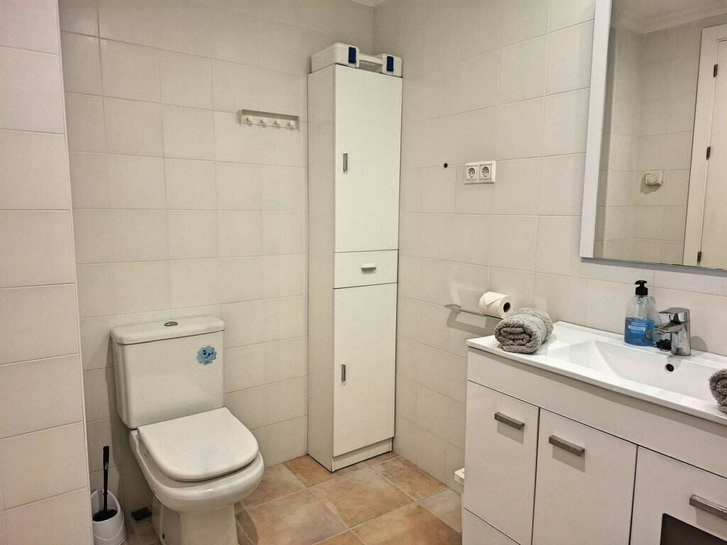 Middle Floor Apartment Fuengirola Málaga - image 5
