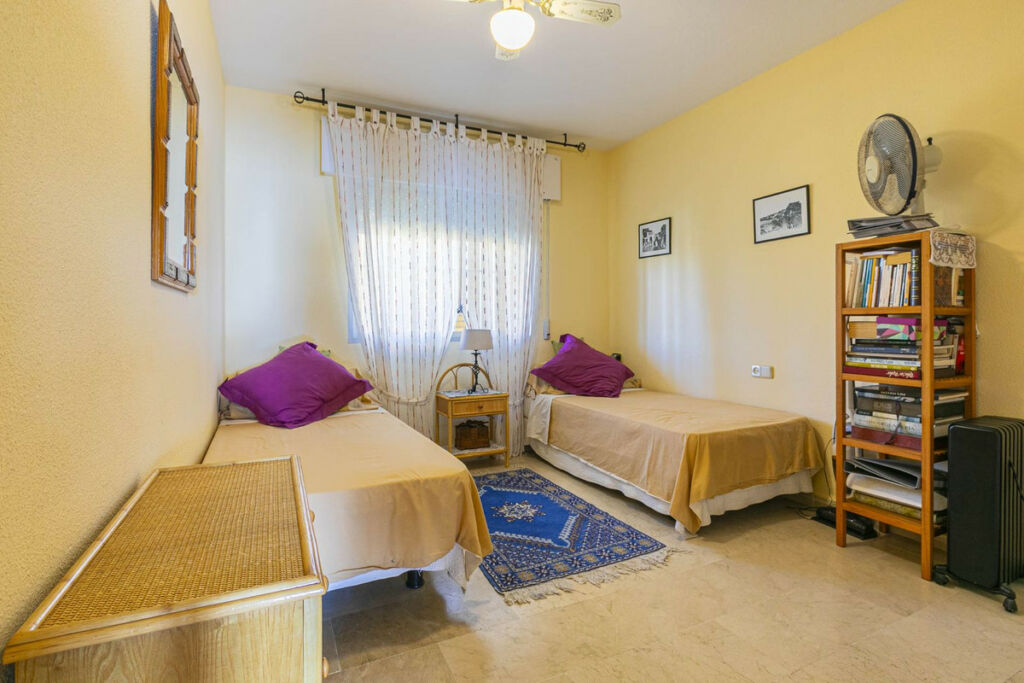 Middle Floor Apartment Fuengirola Málaga - image 13