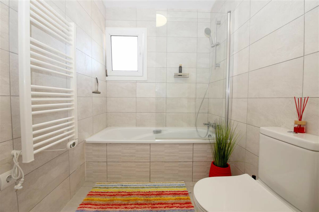 Detached Villa Estepona Málaga - image 13