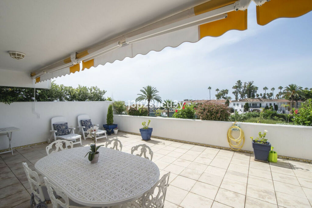 Middle Floor Apartment Guadalmina Baja Málaga - image 13