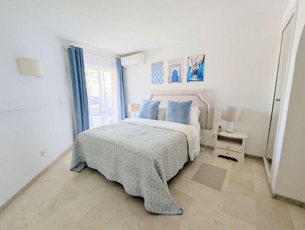 Penthouse Calahonda Málaga - image 19