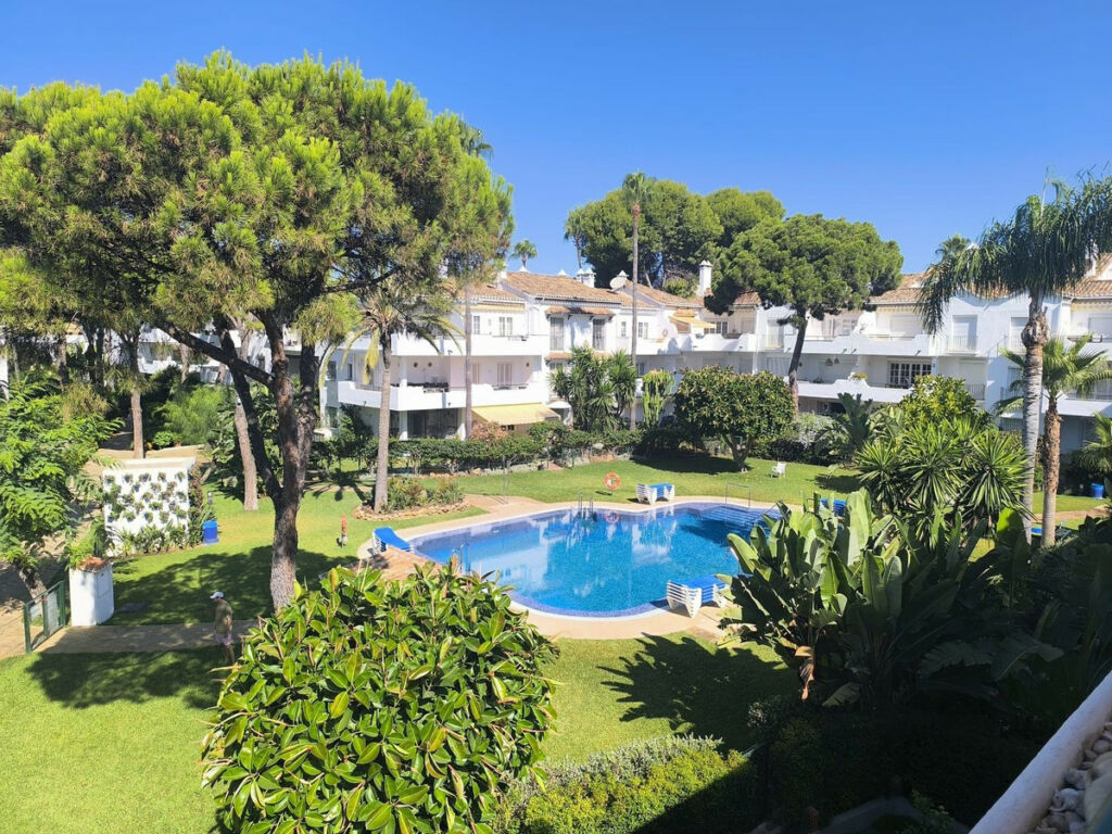 Middle Floor Apartment El Presidente Málaga - image 13